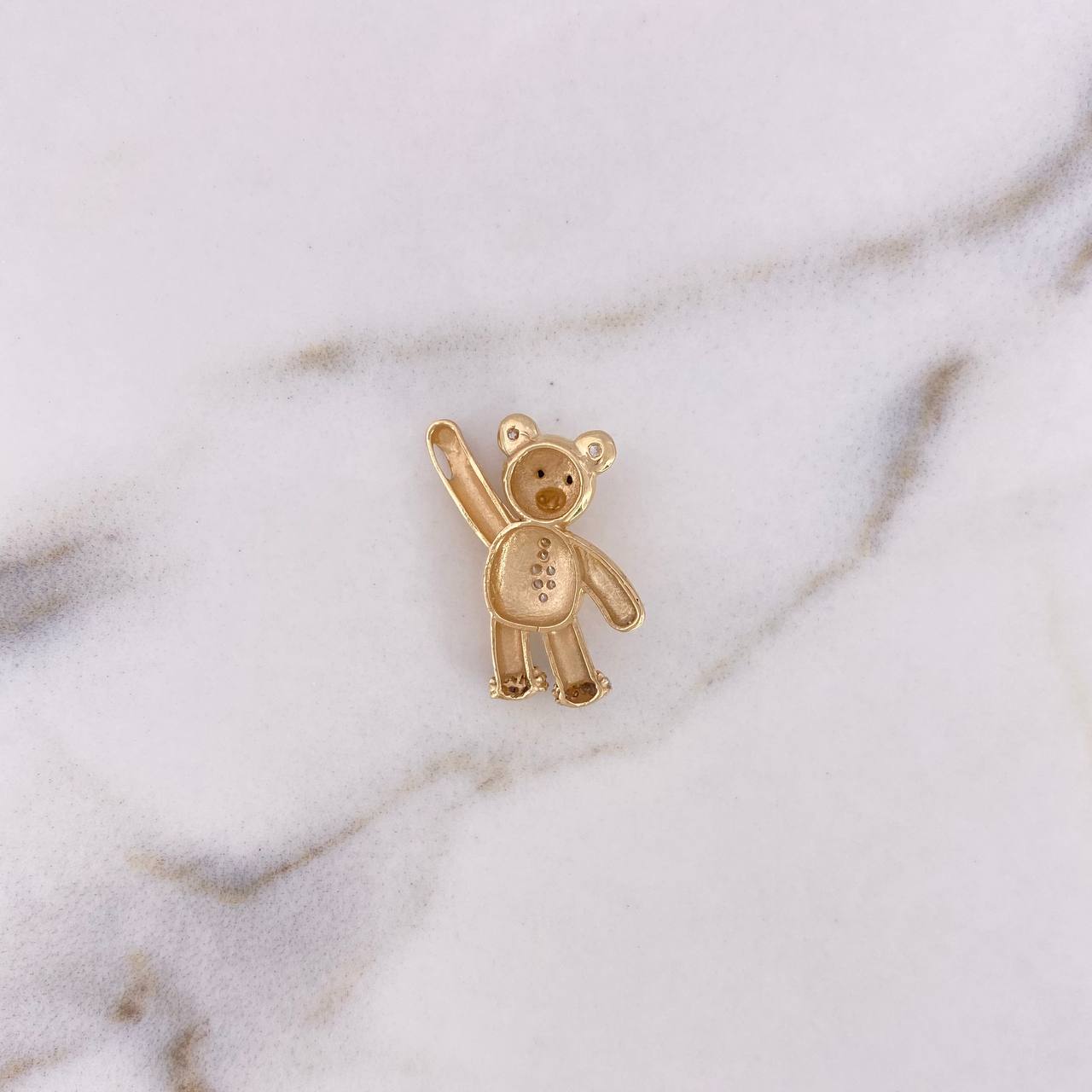 Dije Oso 2.3gr / 2.3cm / Circones Blancos Negros Oro Amarillo 18K $