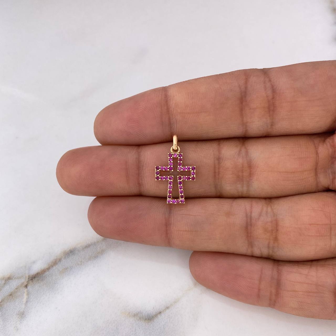 Dije Silueta Cruz 0.9gr / 1.8cm / Circones Fucsias Oro Rosa 18K &