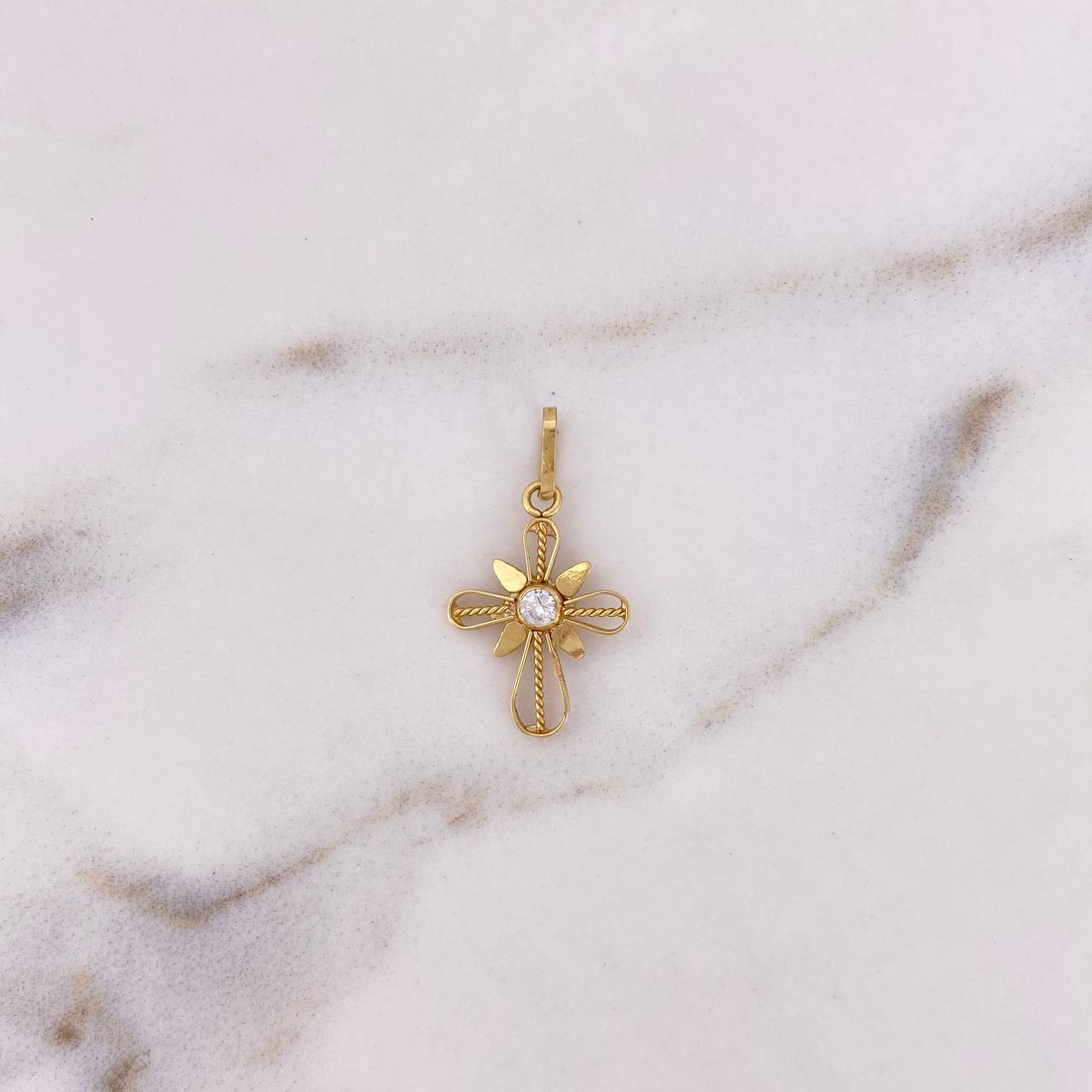 Dije Cruz Flor 0.5gr / 2.2cm / Circon Blanco Oro Amarillo 18K #