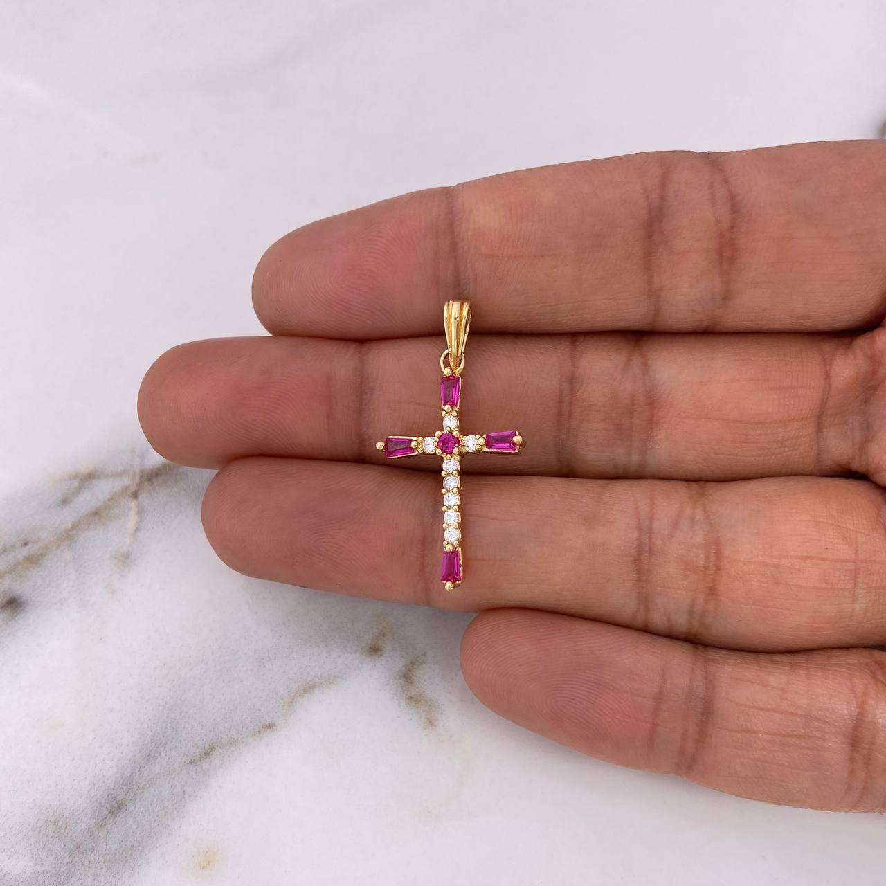 Dije Cruz 1.7gr / 3cm / Circones Blancos Fucsias Oro Amarillo 18K $