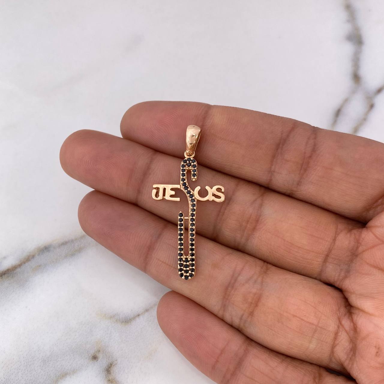 Dije Cruz Jesus 2.4gr / 3.7cm / Circones Negros Oro Rosa 18K $