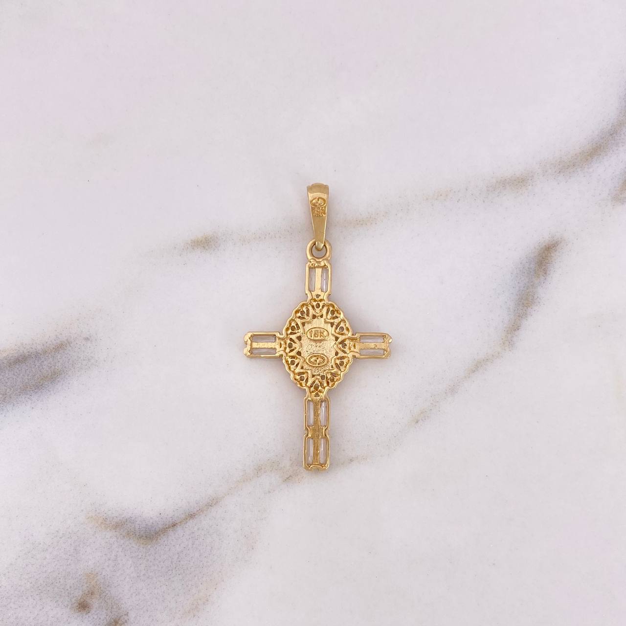 Dije Cruz Virgen Guadalupe 2.7gr / 3.7cm / Circones Blancos Oro Amarillo 18K $