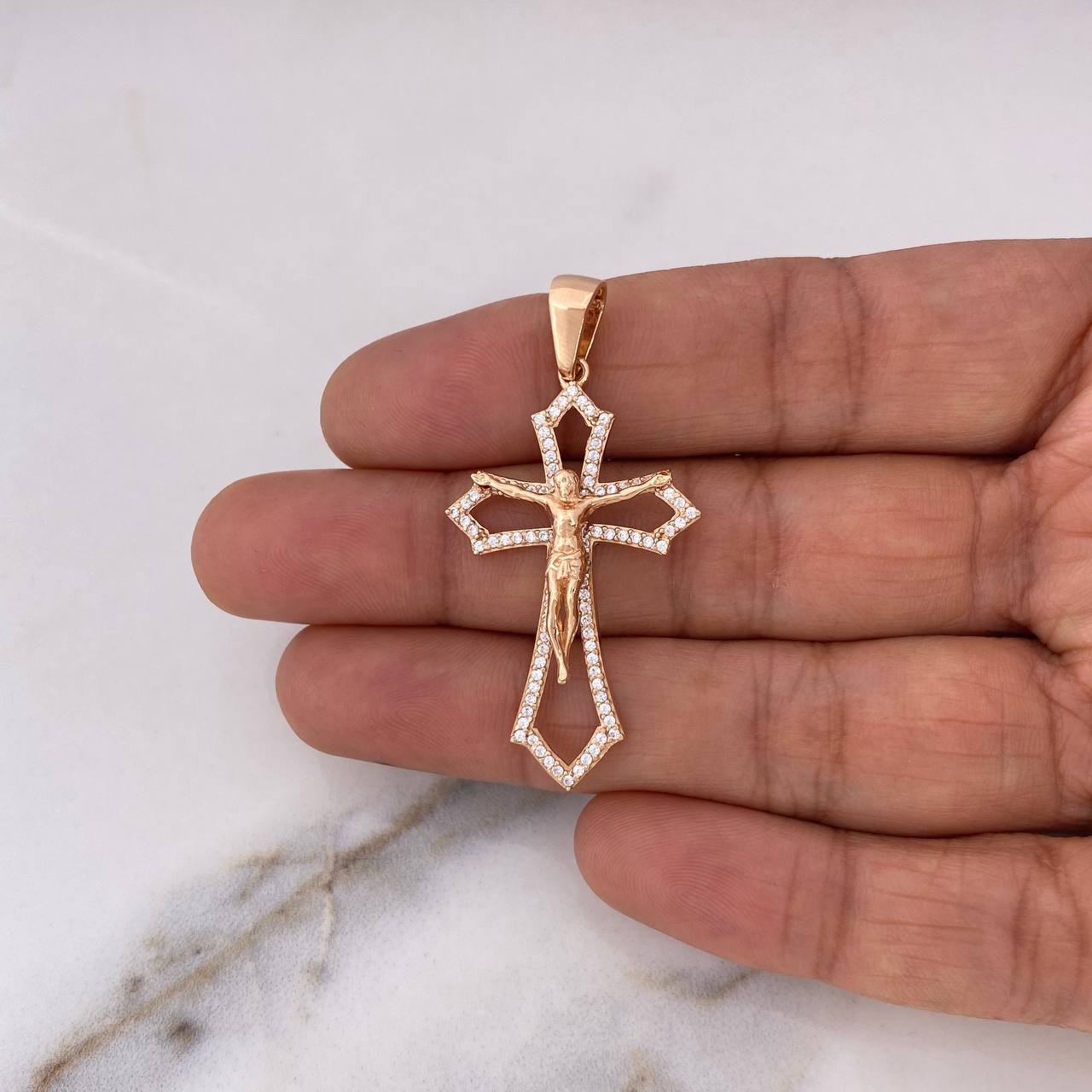 Dije Cruz Cristo 4.6gr / 4.5cm / Circones Blancos Oro Rosa 18K #