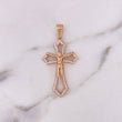 Dije Cruz Cristo 4.6gr / 4.5cm / Circones Blancos Oro Rosa 18K #