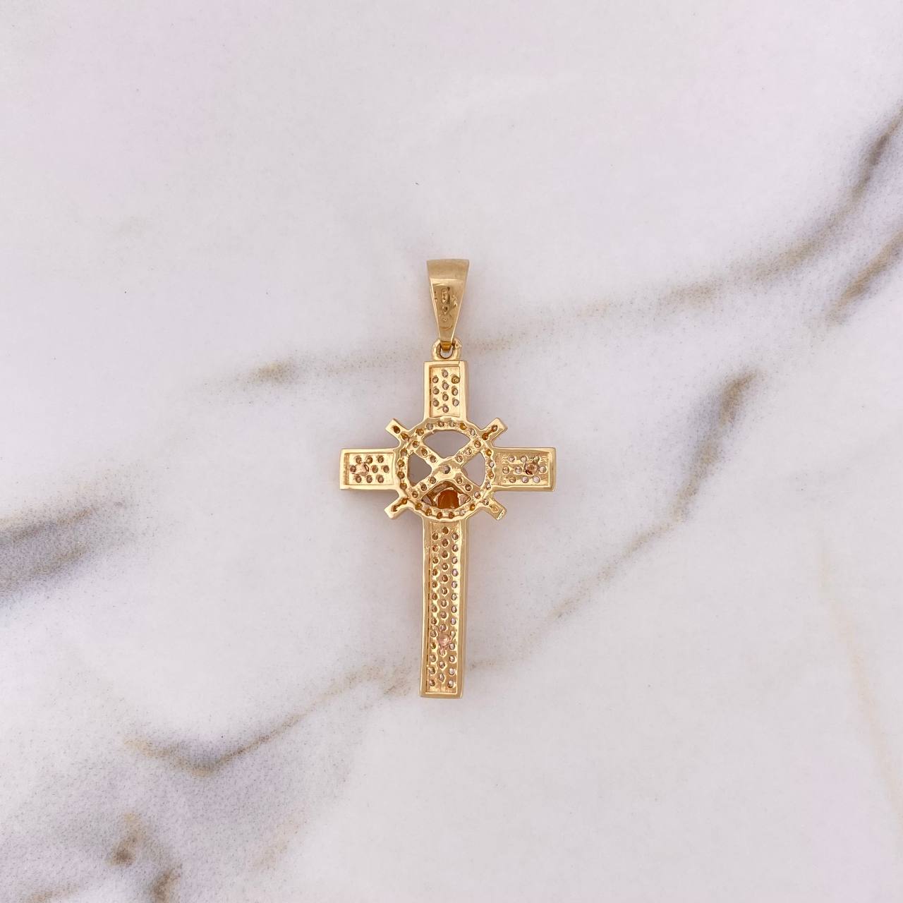 Dije Cristo Cruz Timon 5.2gr / 4.2cm / Circones Blancos Tres Oros 18K #