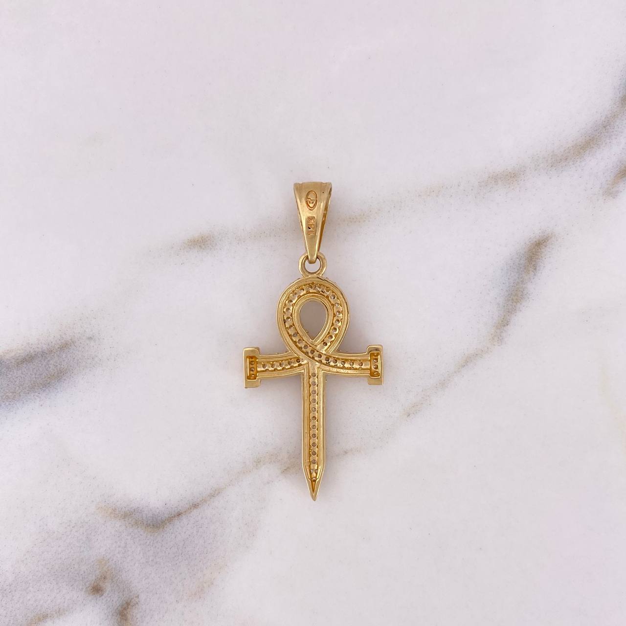 Dije Clavo 4.15gr / 4.2cm / Circones Blancos Oro Amarillo 18K $