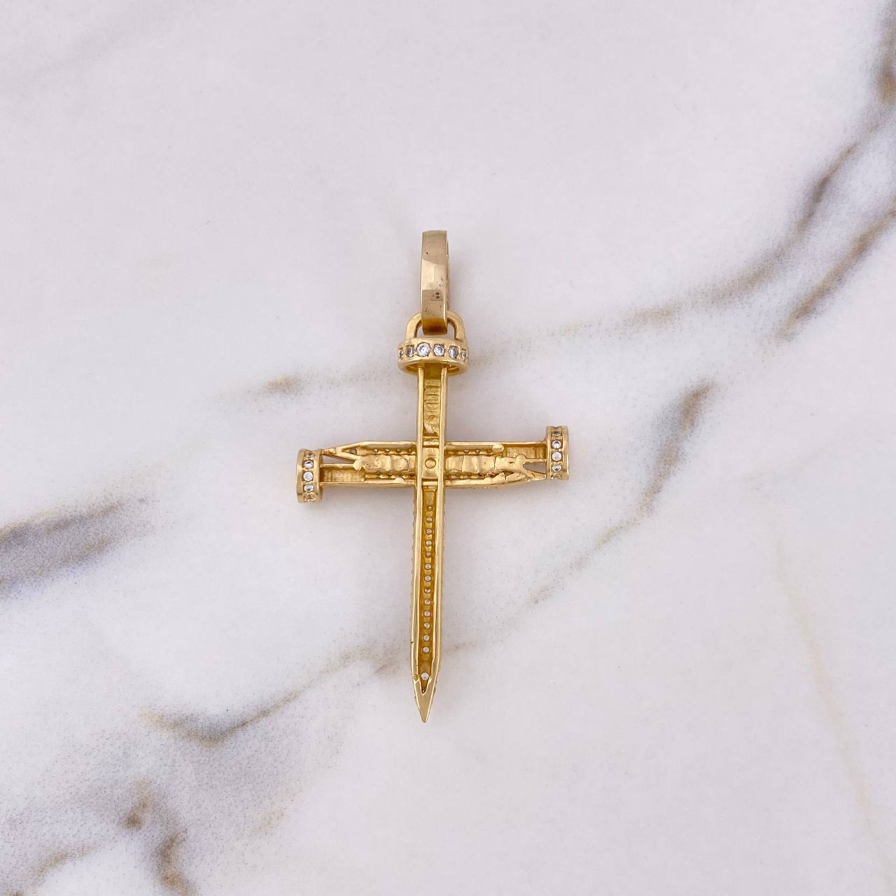 Dije Clavos 8.3gr / 5.3cm / Circones Blancos Oro Amarillo 18K $