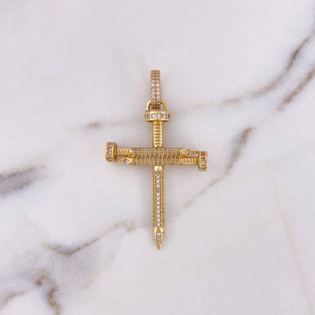 Dije Clavos 8.3gr / 5.3cm / Circones Blancos Oro Amarillo 18K $