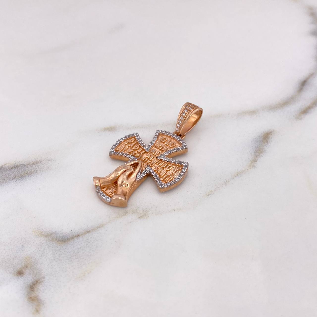 Dije Cruz Gloria Al Padre 6.9gr / 4cm / Circones Blancos Oro Rosa 18K $