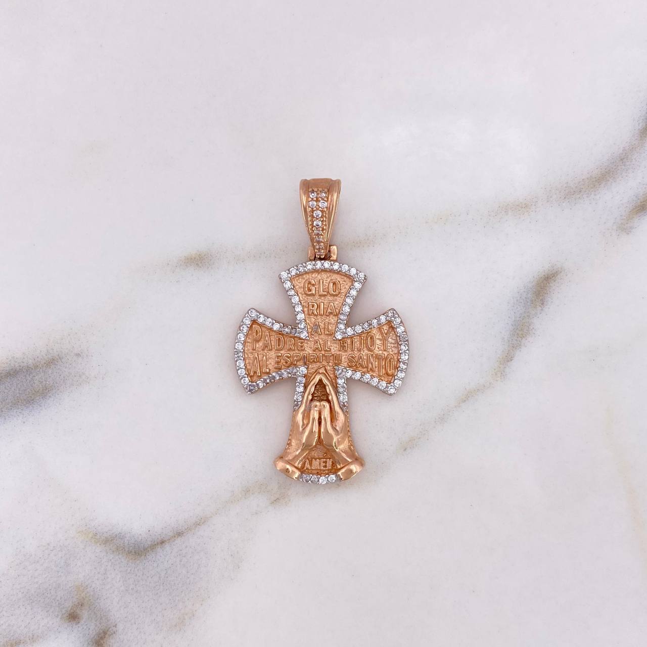 Dije Cruz Gloria Al Padre 6.9gr / 4cm / Circones Blancos Oro Rosa 18K $