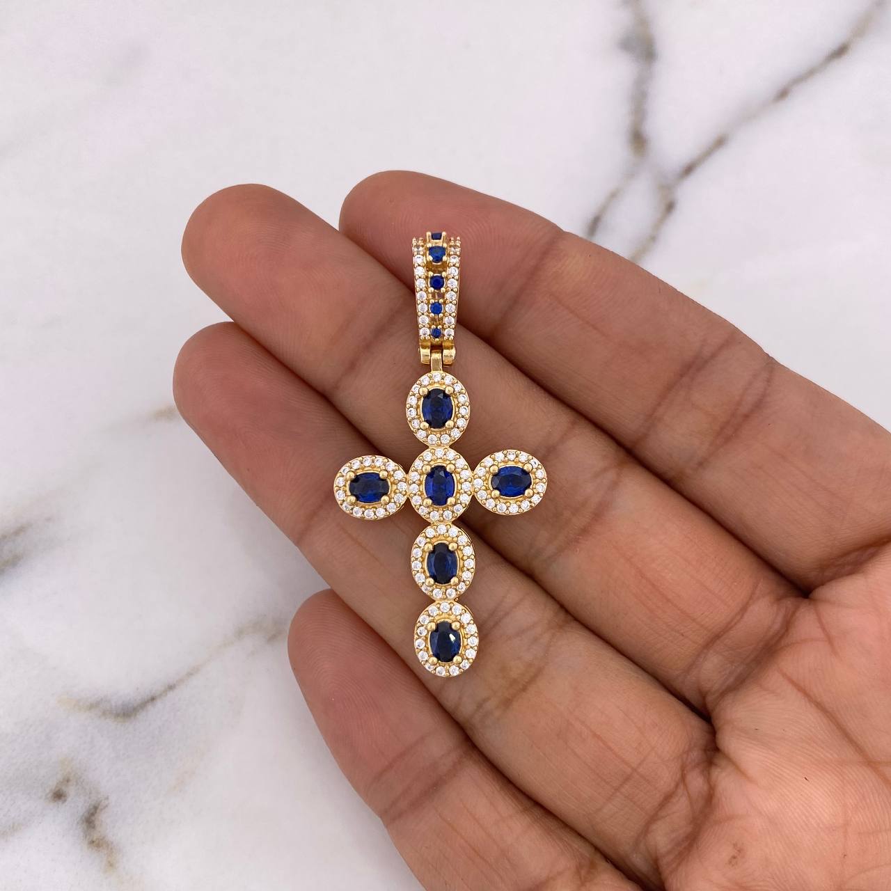 Dije Cruz Tupida 4.85gr / 4.5cm / Circones Blancos Azules Oro Amarillo 18K #