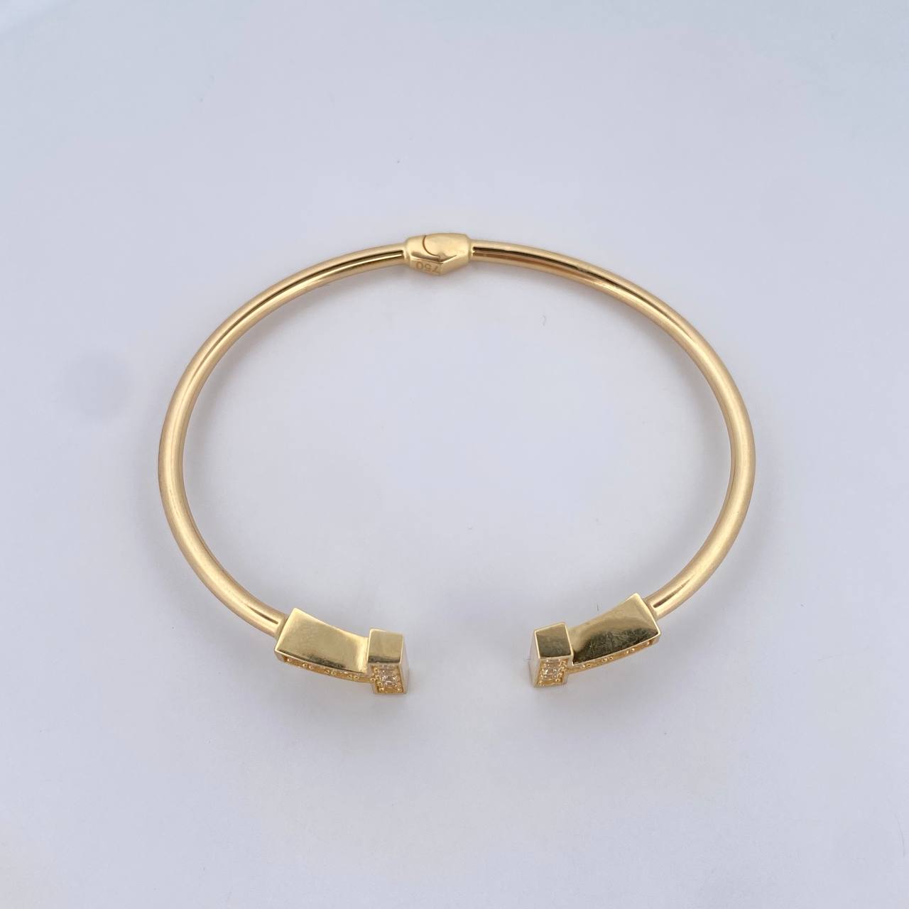 Pulso Aro T 7.15gr / 17.7cm / 2.5mm Circones Blancos Oro Amarillo +4 18K &