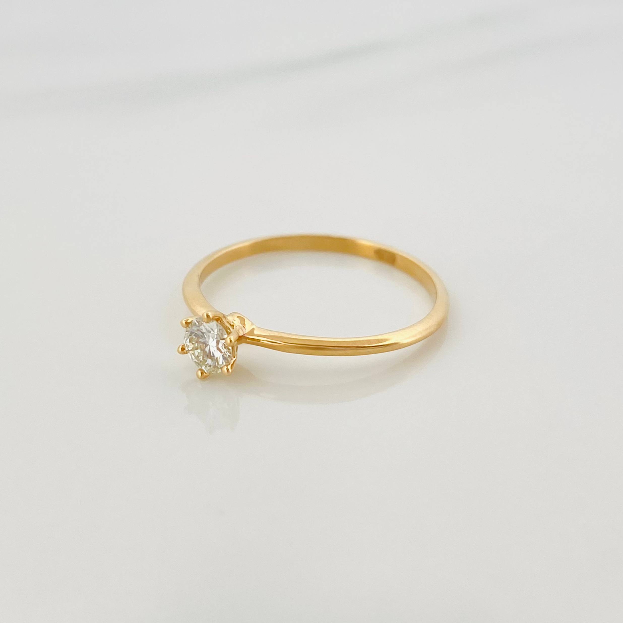 Anillo Solitario Diamante 24 Pts 1.35 g / T7 1/4 Oro Amarillo 18K