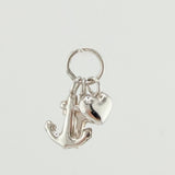 Dije Tres Gracias 0.55gr / 1.5cm / Oro Blanco 18K ©