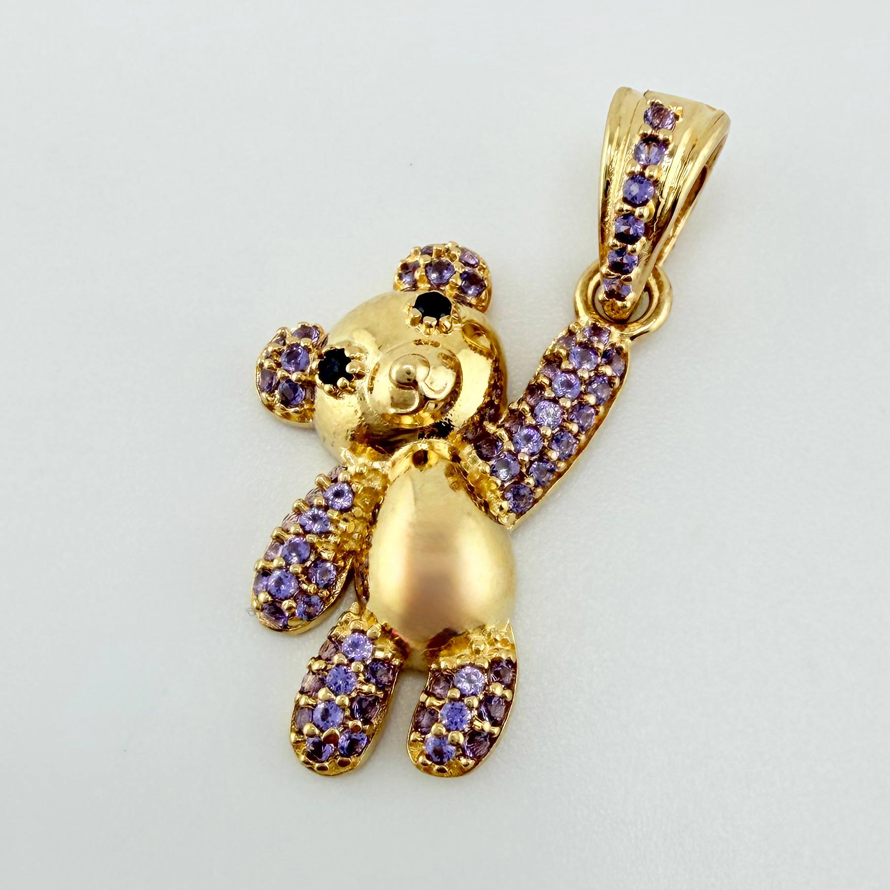 Dije Oso Mano Arriba 2.55gr / 2.6cm / Oro Amarillo 18K