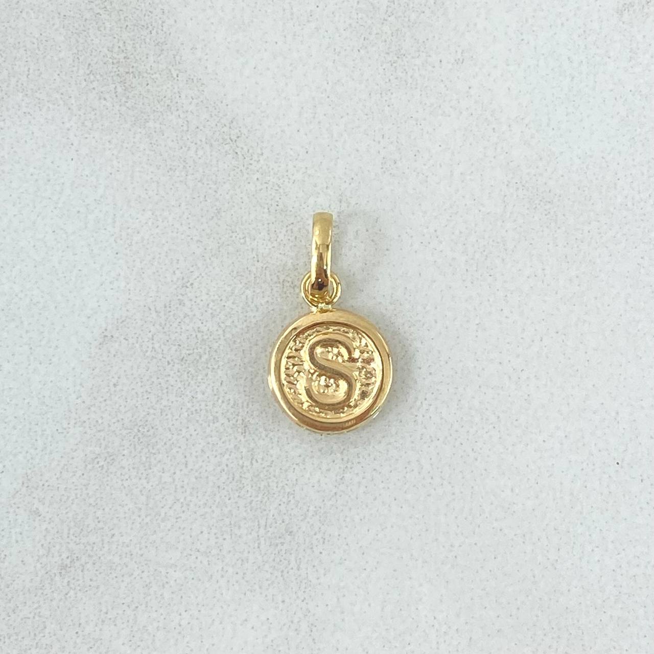 Dije Letra S 0.35gr / 1.5cm / Circulo Texturizado Rustico Oro Amarillo 18K