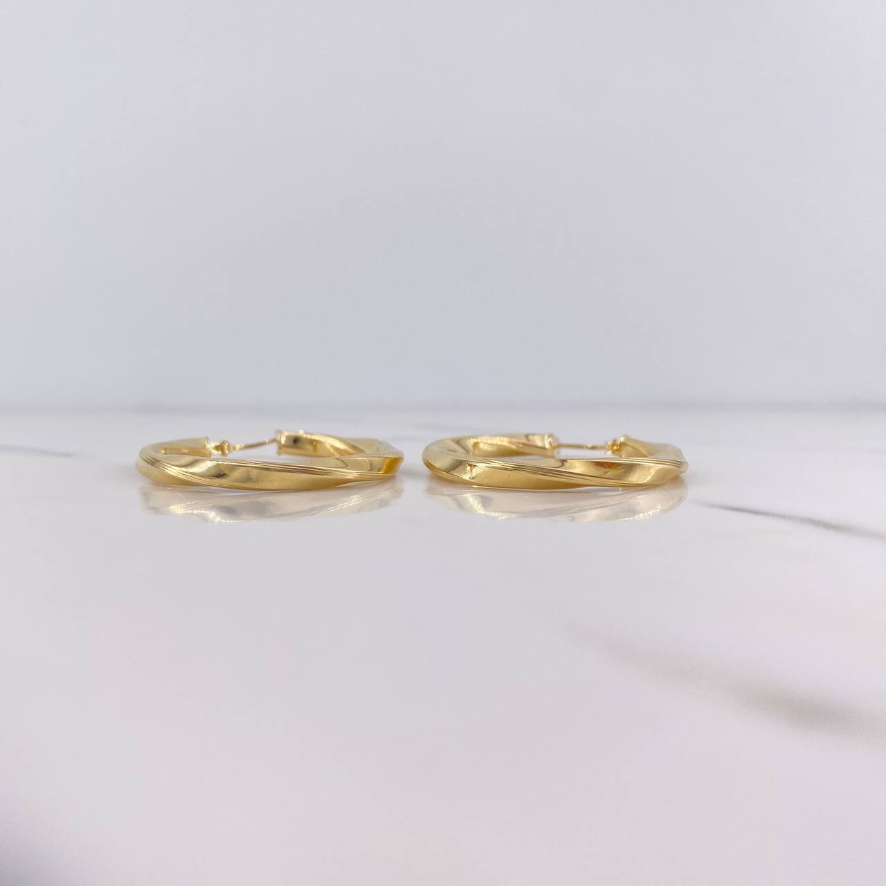Candongas Mai 3.55gr / 3.4cm / Rayadas Oro Amarillo 18K #