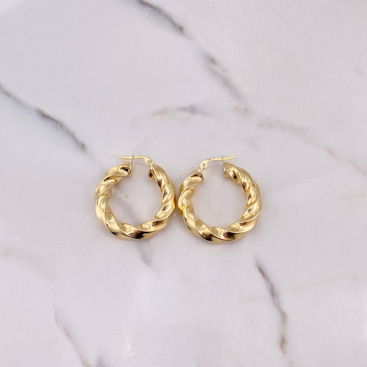 Candongas Kari 8.4gr / 3.5cm / Entorchadas Oro Amarillo 18K #