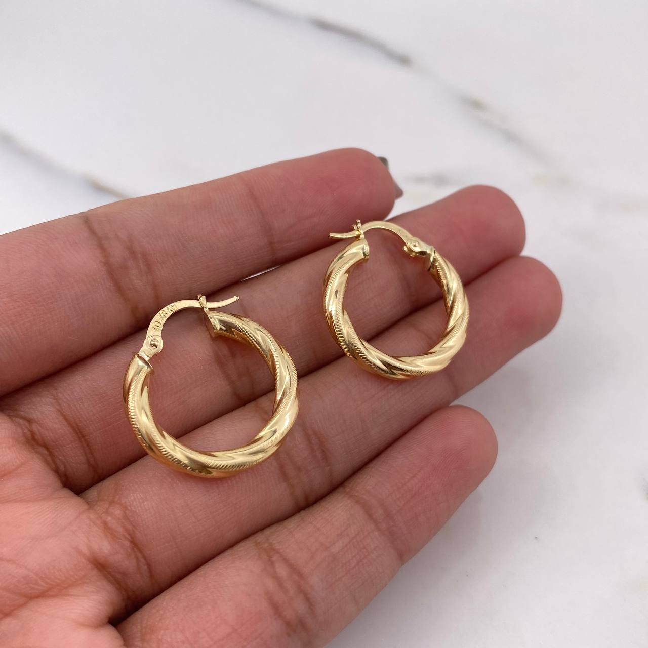 Candongas Anny 2.4gr / 2.2cm / Punteadas Oro Amarillo 18K #