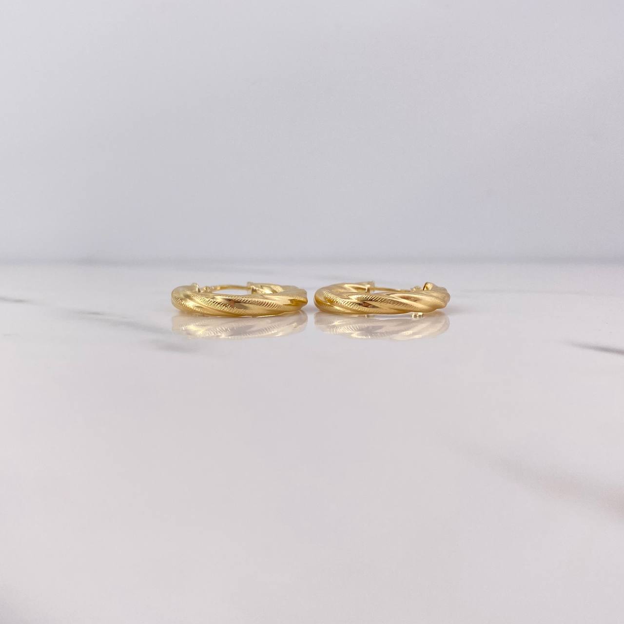Candongas Anny 2.4gr / 2.2cm / Punteadas Oro Amarillo 18K #