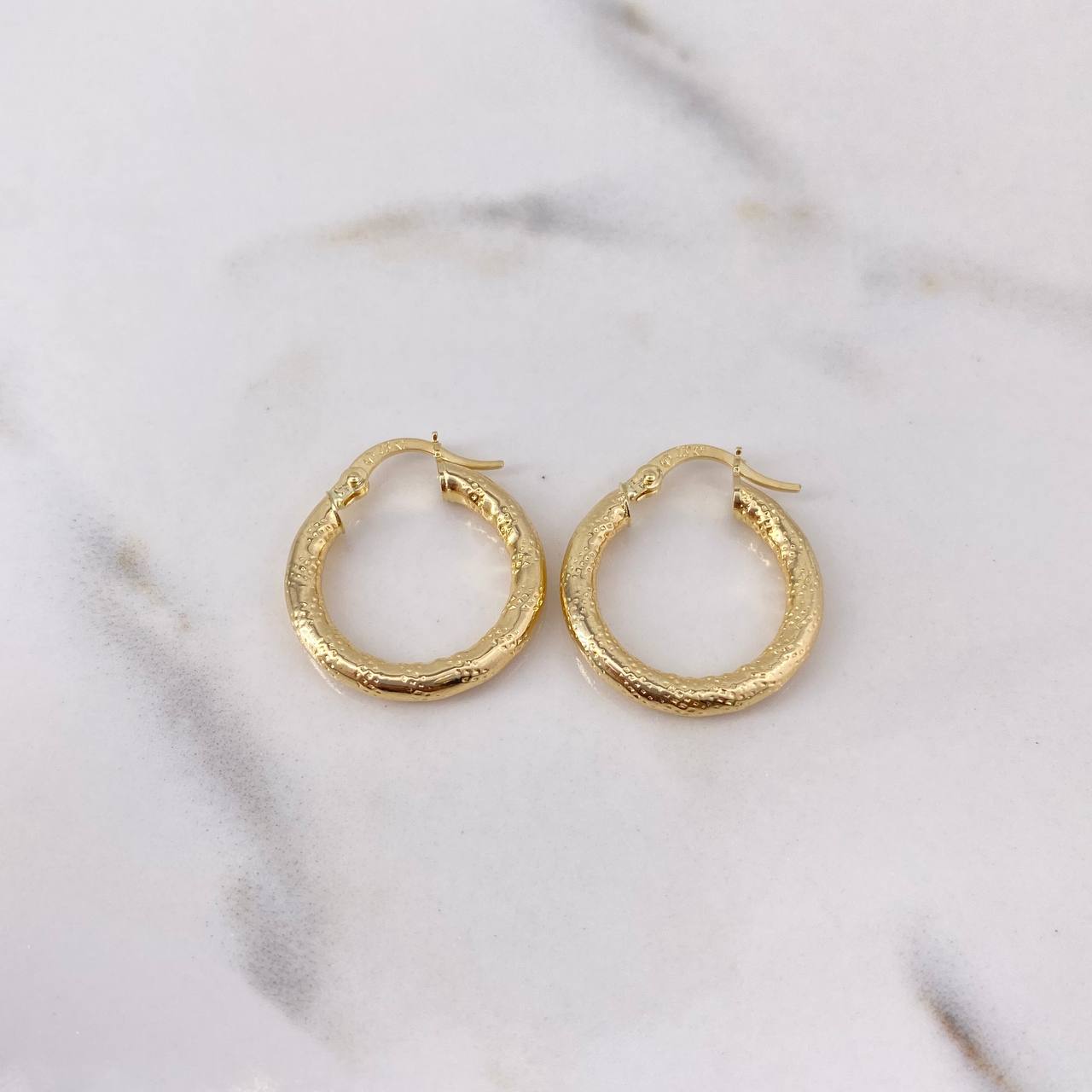 Candongas Tefi 2.3gr / 2.2cm / Punteadas Oro Amarillo 18K #