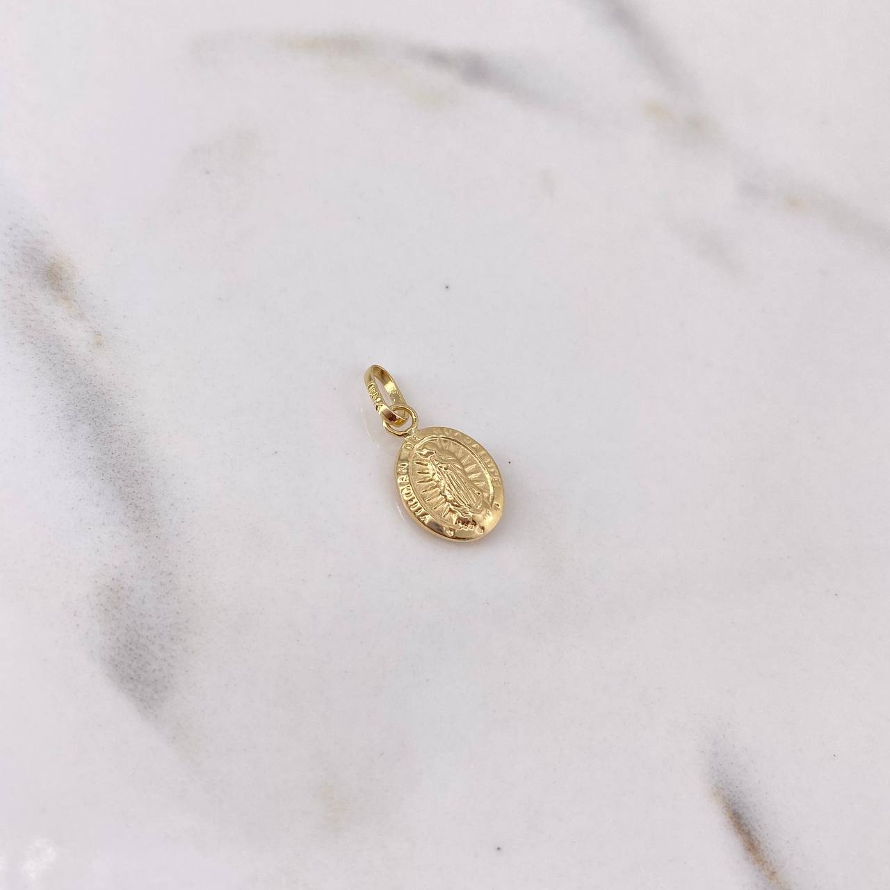 Dije Virgen Guadalupe 0.45gr / 1.7cm / Troquelado Oro Amarillo 18K #