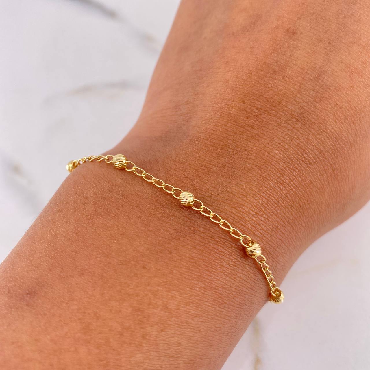 Pulso Tipo Militar 1.8gr / 18cm / 2.6mm Bolas Diamantadas Oro Amarillo 18K $