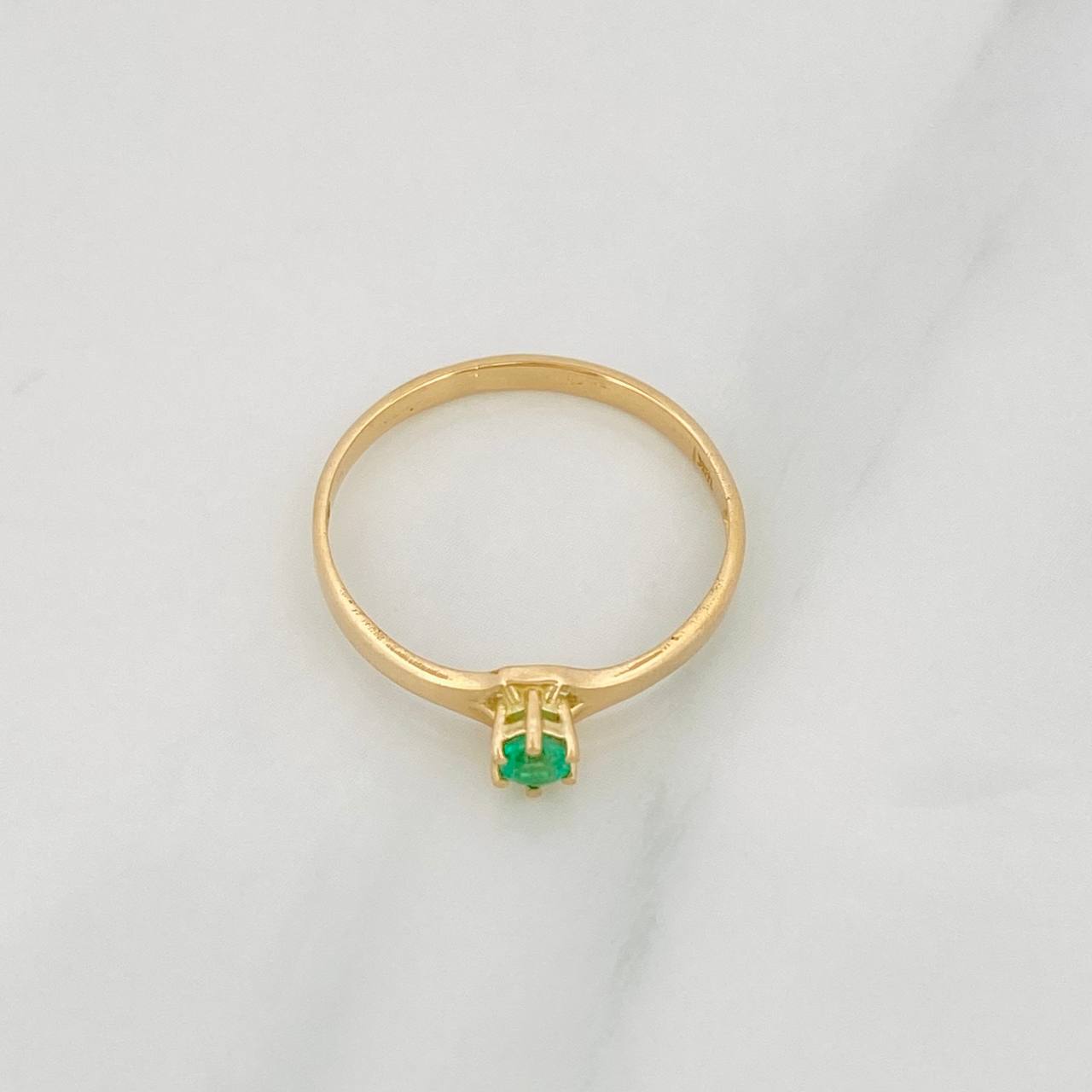 Anillo Solitario Esmeralda 10pts 1.35g / T7 Oro Amarillo 18K