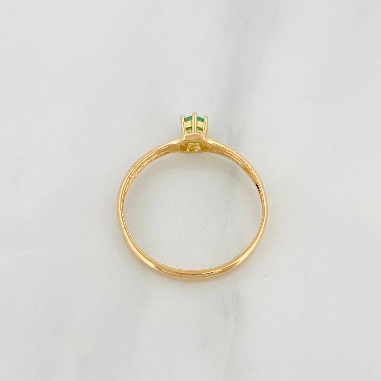 Anillo Solitario Esmeralda 10pts 1.35g / T7 Oro Amarillo 18K