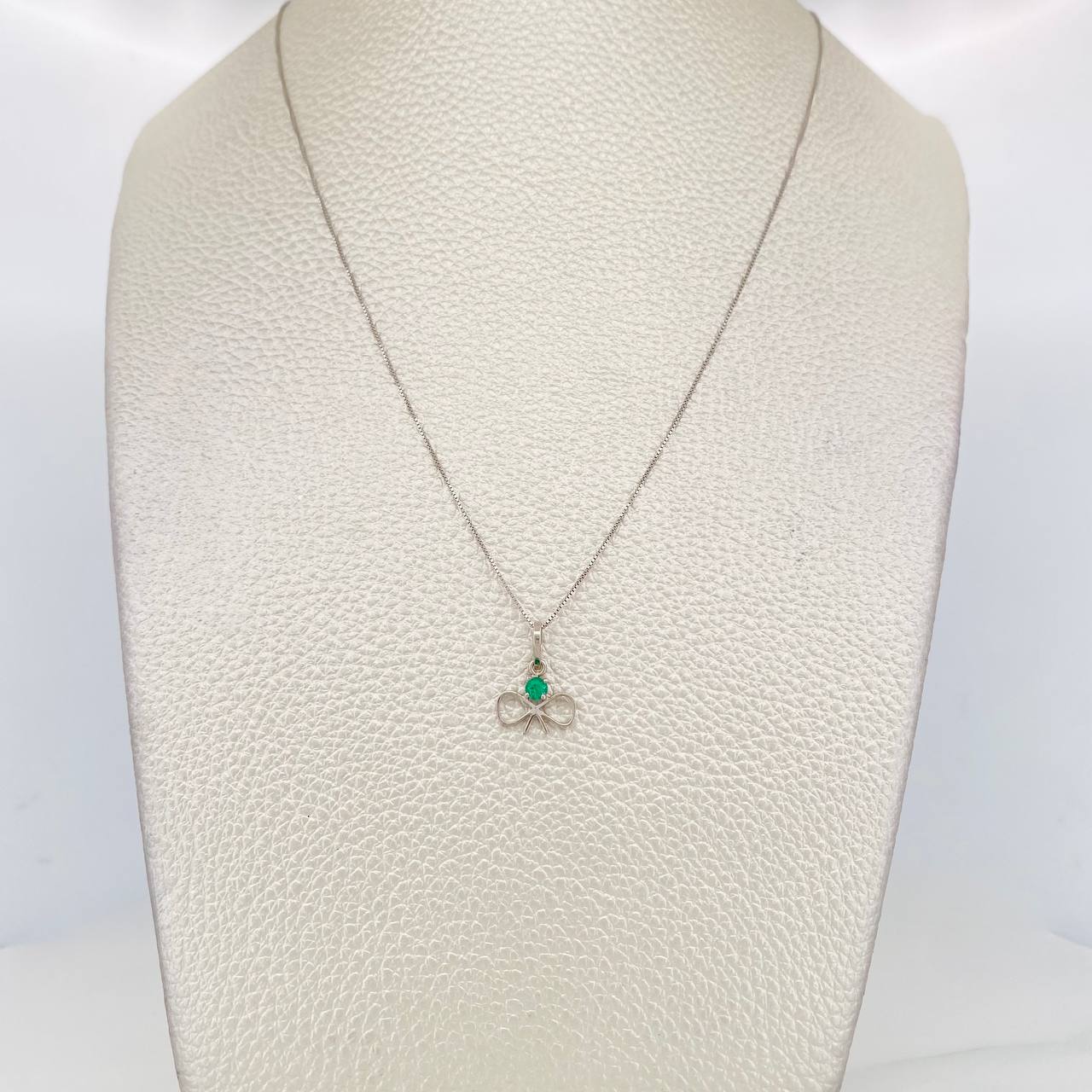Set Cadena Veneciana + Dije Moño Esmeralda 8pts / 1.45g / 45cm Oro Blanco 18K