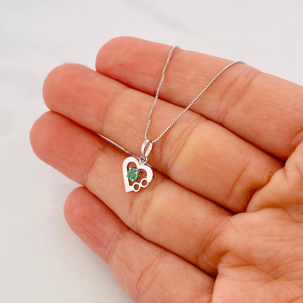 Set Cadena Veneciana + Dije Corazón Infinito Esmeralda 9pts / 1.8g / 50cm Oro Blanco 18K
