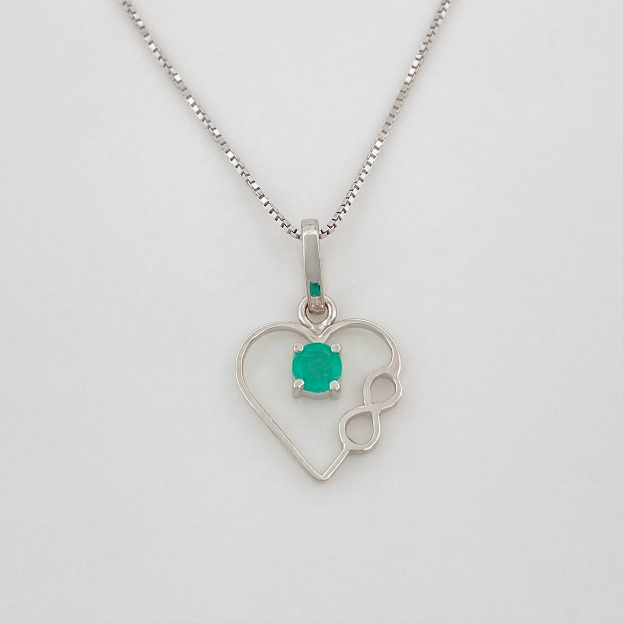 Set Cadena Veneciana + Dije Corazón Infinto Esmeralda 9pts / 1.75g / 50cm Oro Blanco 18K