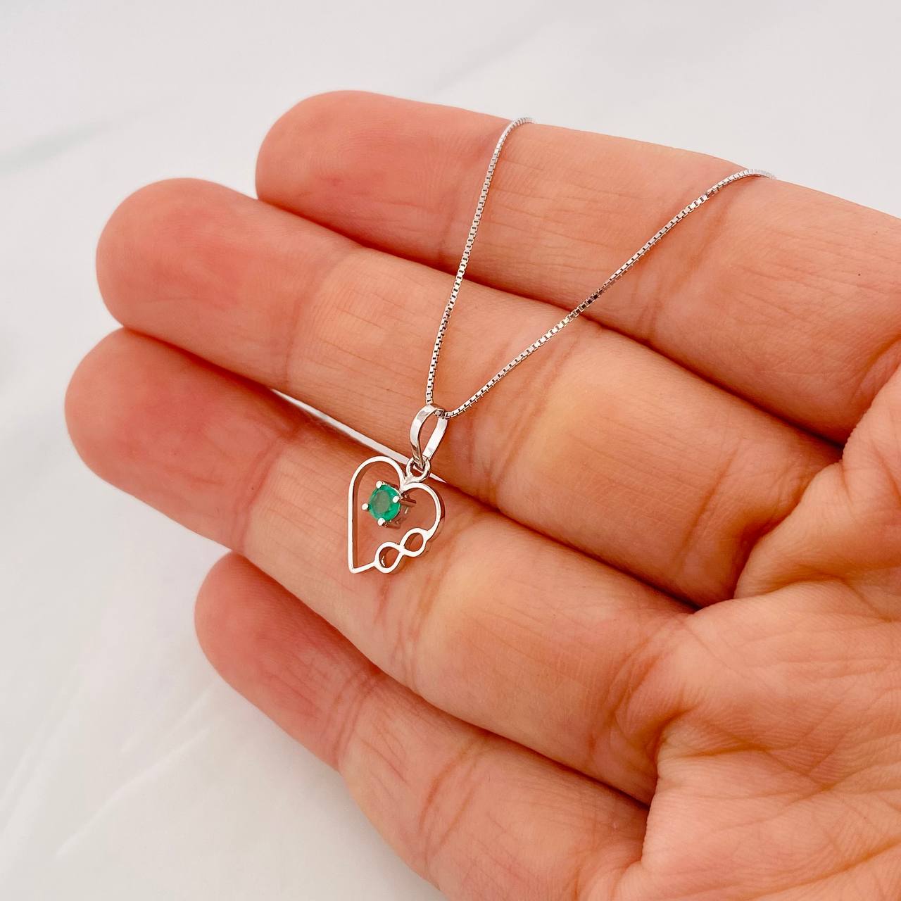 Set Cadena Veneciana + Dije Corazón Infinto Esmeralda 9pts / 1.75g / 50cm Oro Blanco 18K