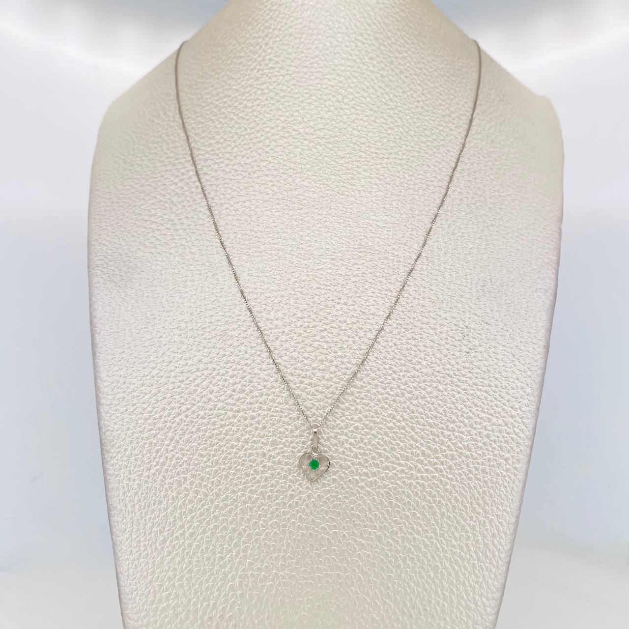 Set Cadena Veneciana + Dije Sliueta Corazón Esmeralda 4pts / 1.3g / 45cm Oro Blanco 18K