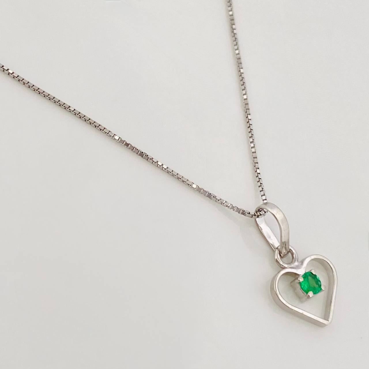 Set Cadena Veneciana + Dije Sliueta Corazón Esmeralda 4pts / 1.3g / 45cm Oro Blanco 18K
