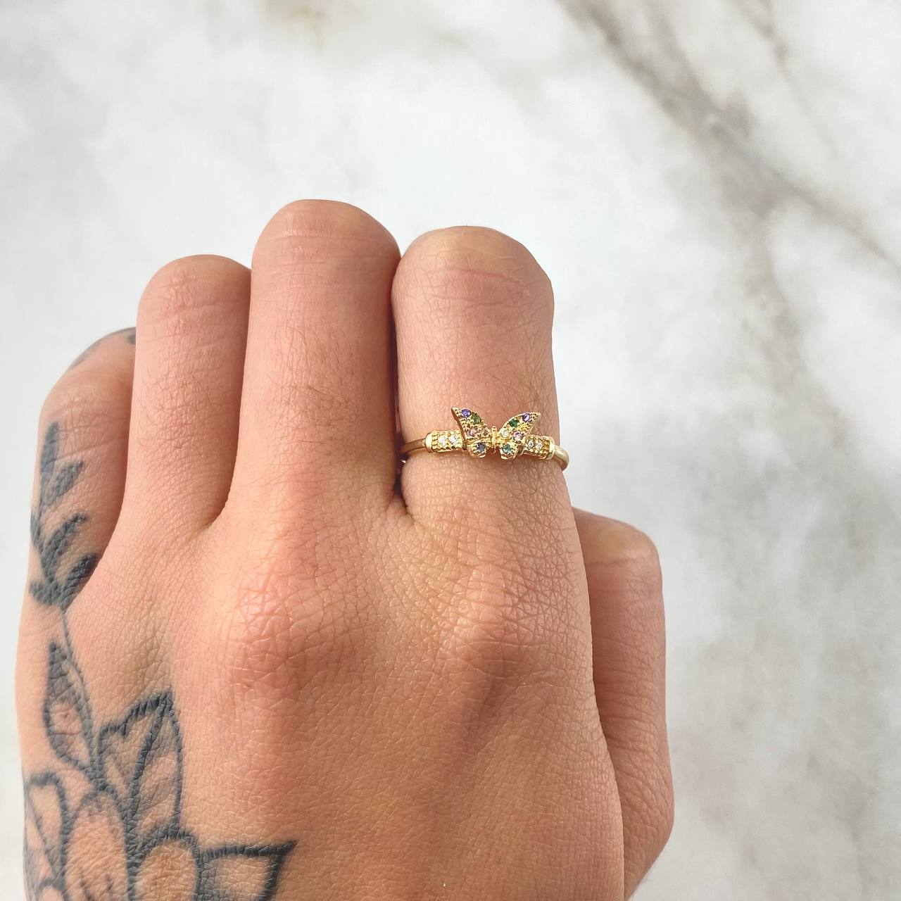 Anillo Mariposa En Relieve 1.75gr / T6 / Oro 18K