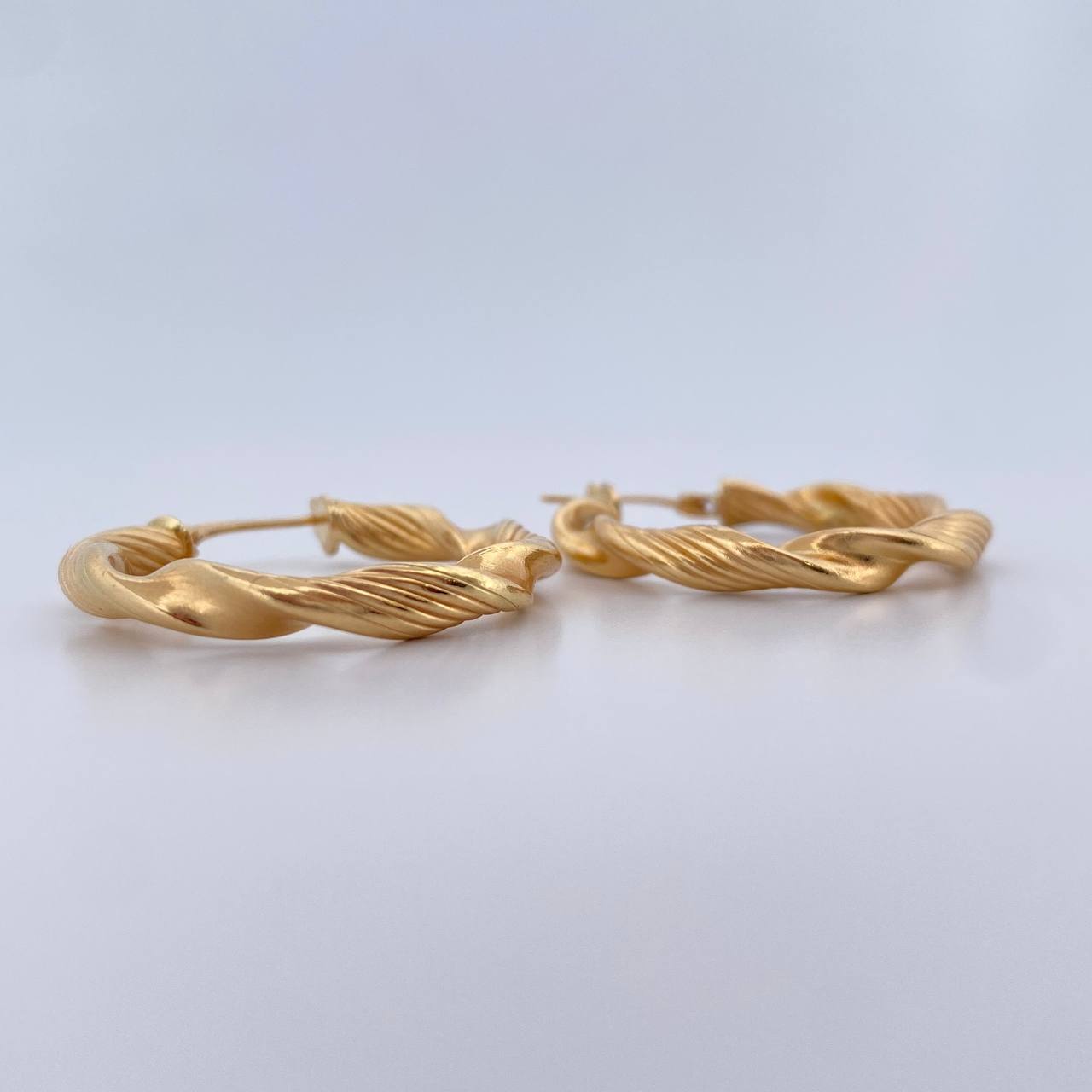 Candongas Nico 3.3gr / 3cm / Rayadas Oro Amarillo 18K $