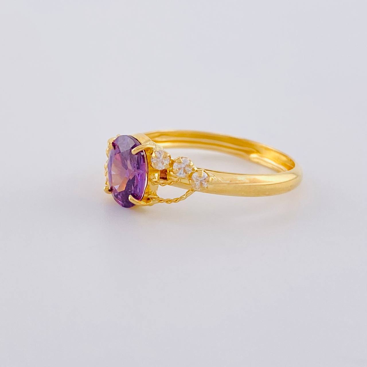 Anillo Solitario Violeta Real 1.85 g / T8 3/4 Oro Amarillo 18K