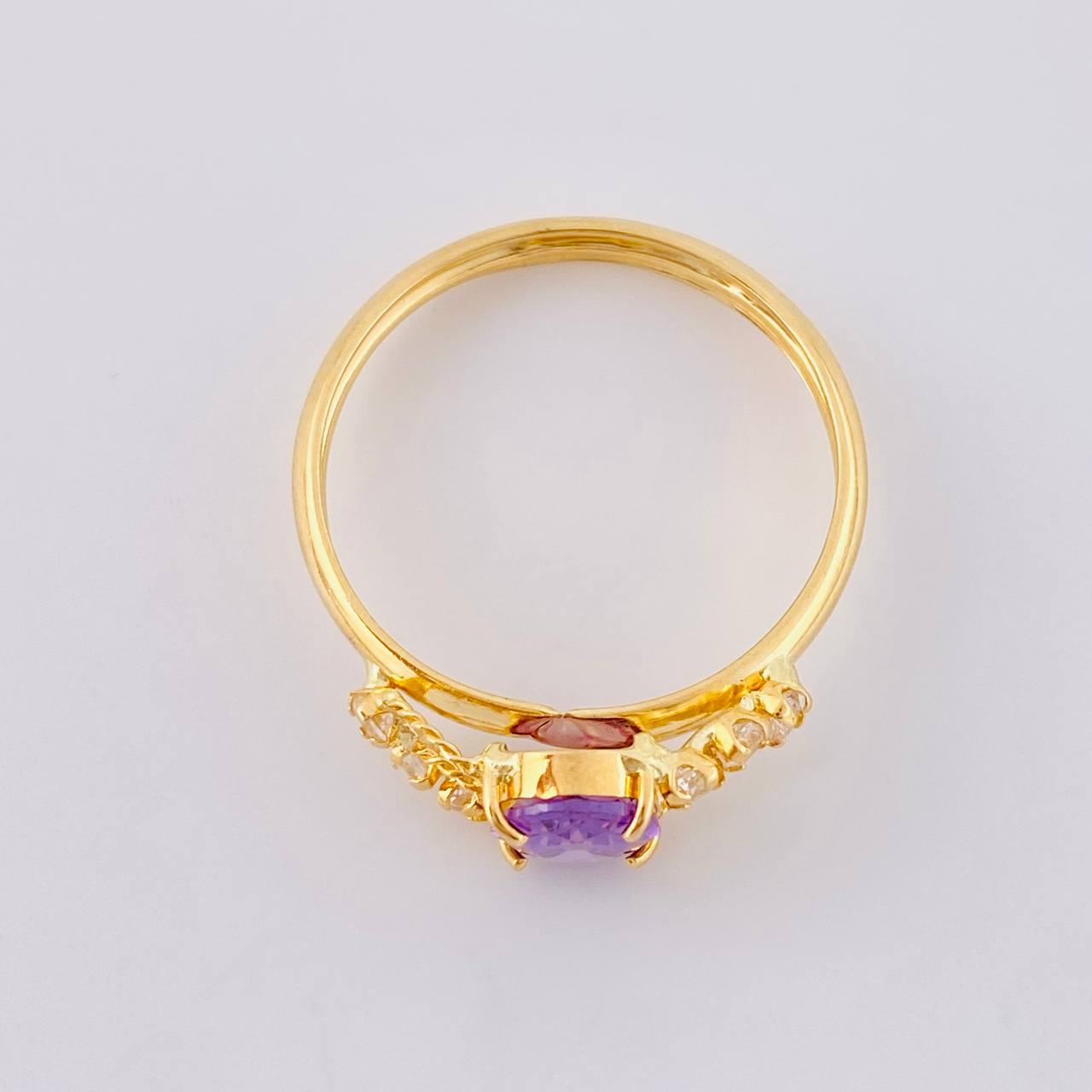 Anillo Solitario Violeta Real 1.75 g / T7 1/4 Oro Amarillo 18K