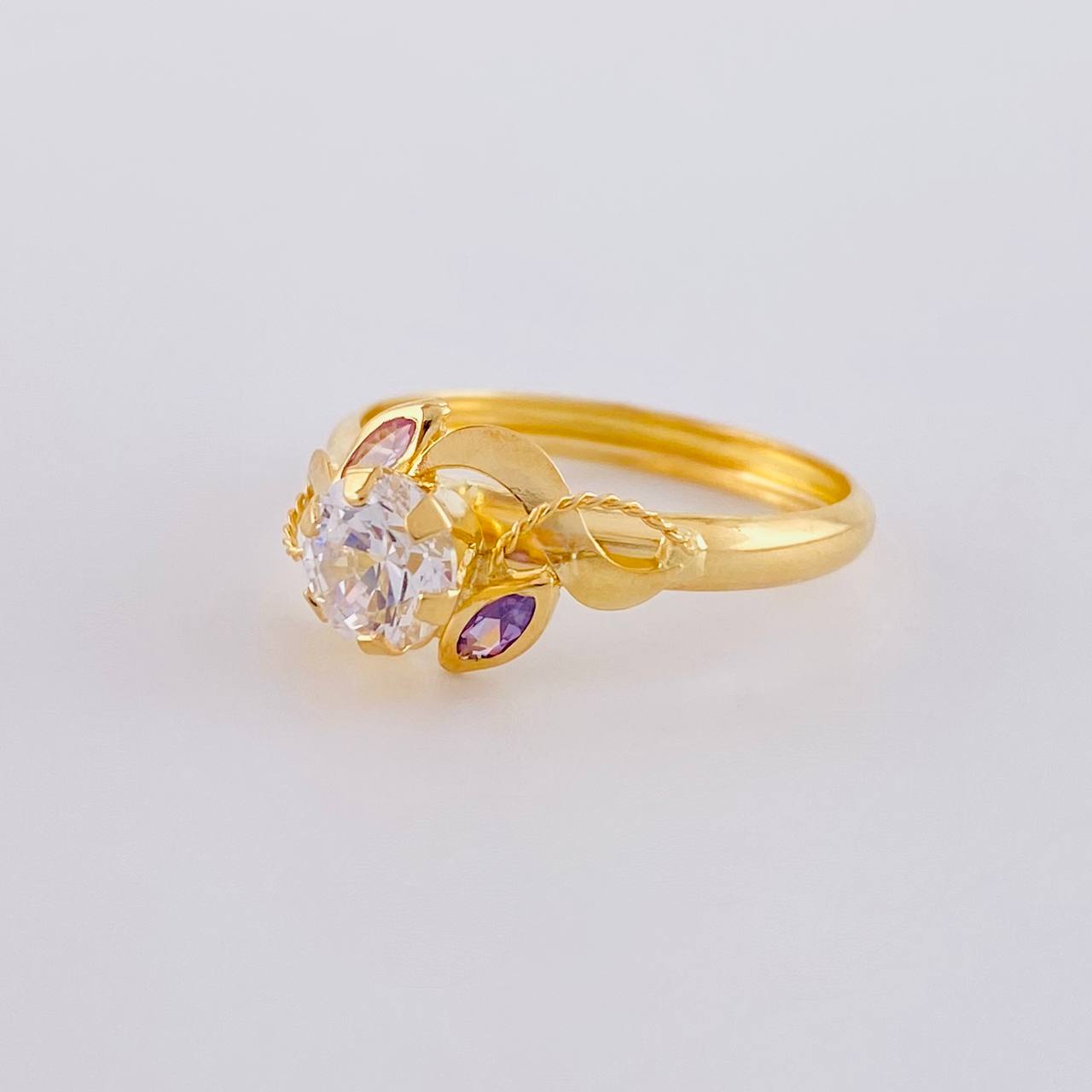 Anillo Solitario Flor De Cristal 1.65 g / T8 1/4 Oro Amarillo 18K