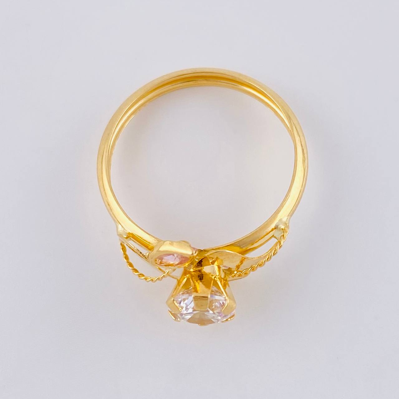 Anillo Solitario Flor De Cristal 1.75 g / T9 1/2 Oro Amarillo 18K