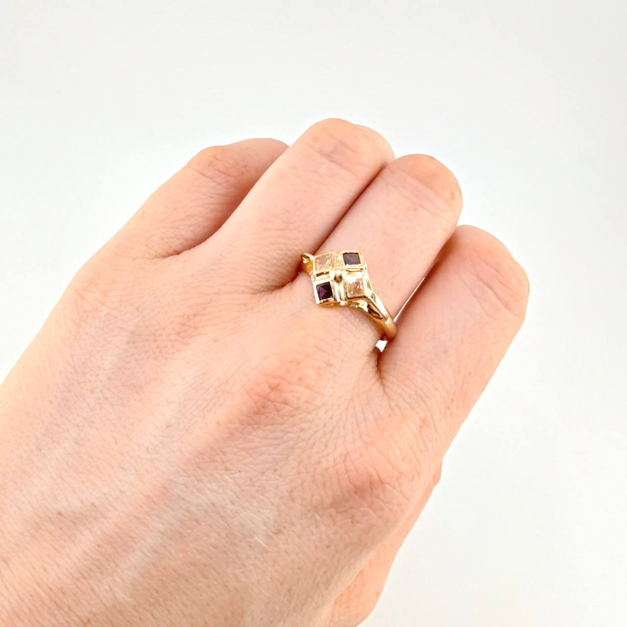 Anillo Rombo Imperial 1.8 g / T9 1/4 Oro Amarillo 18K