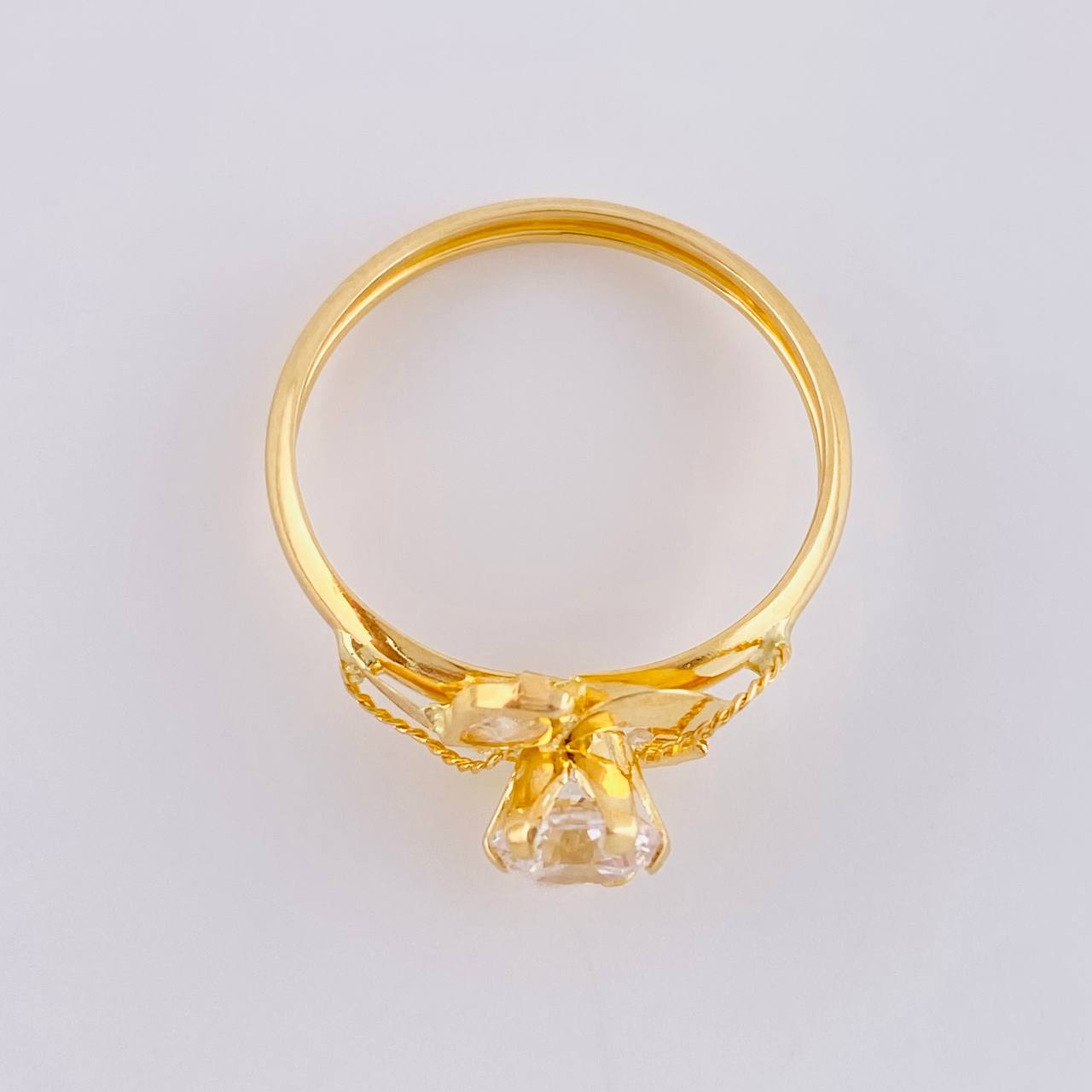Anillo Solitario Flor De Cristal 1.8 g / T9 1/4 Oro Amarillo 18K