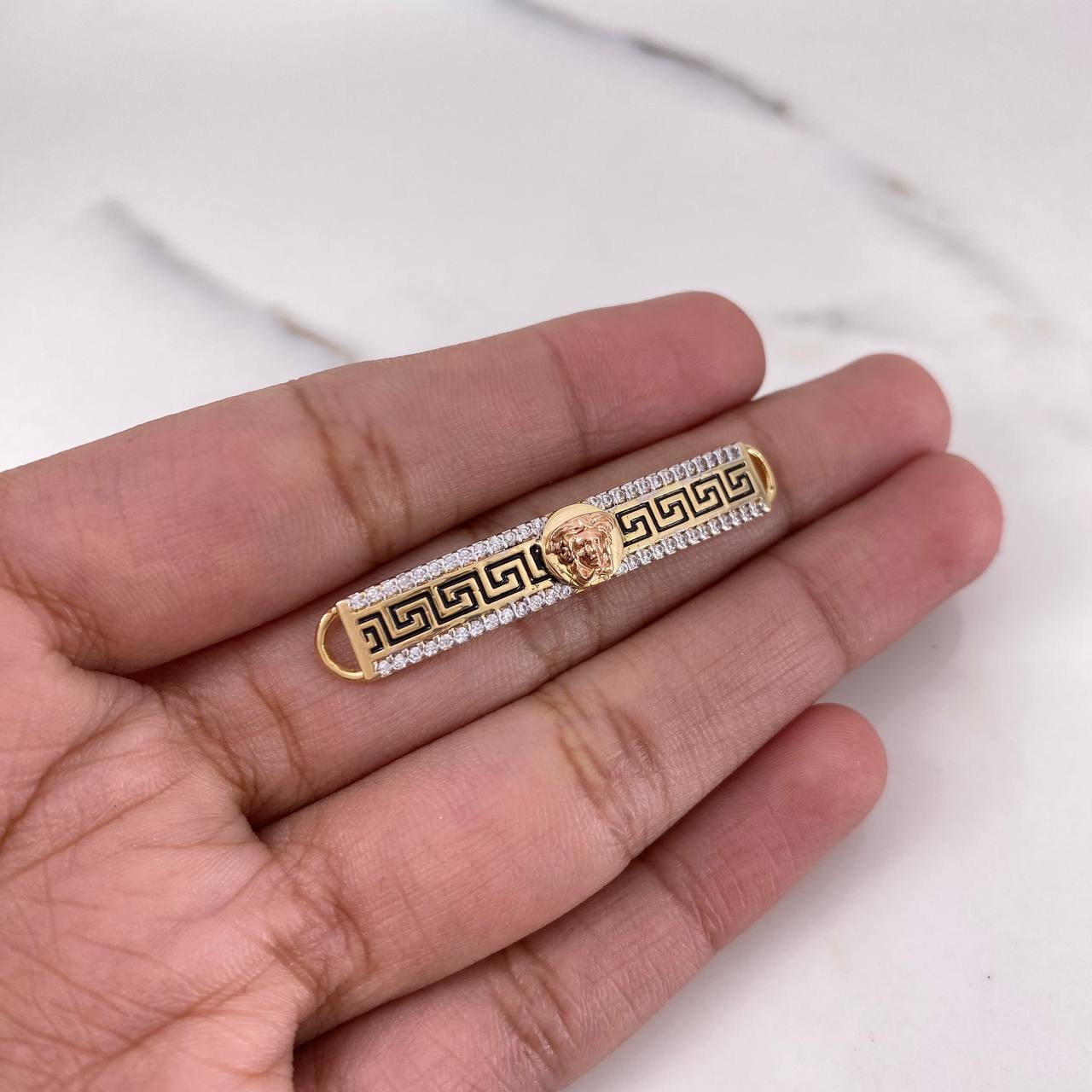 Herraje Medusa Tribal 3.35gr / 4.1cm / Circones Blancos Dos Oros Amarillo Rosa 18K $