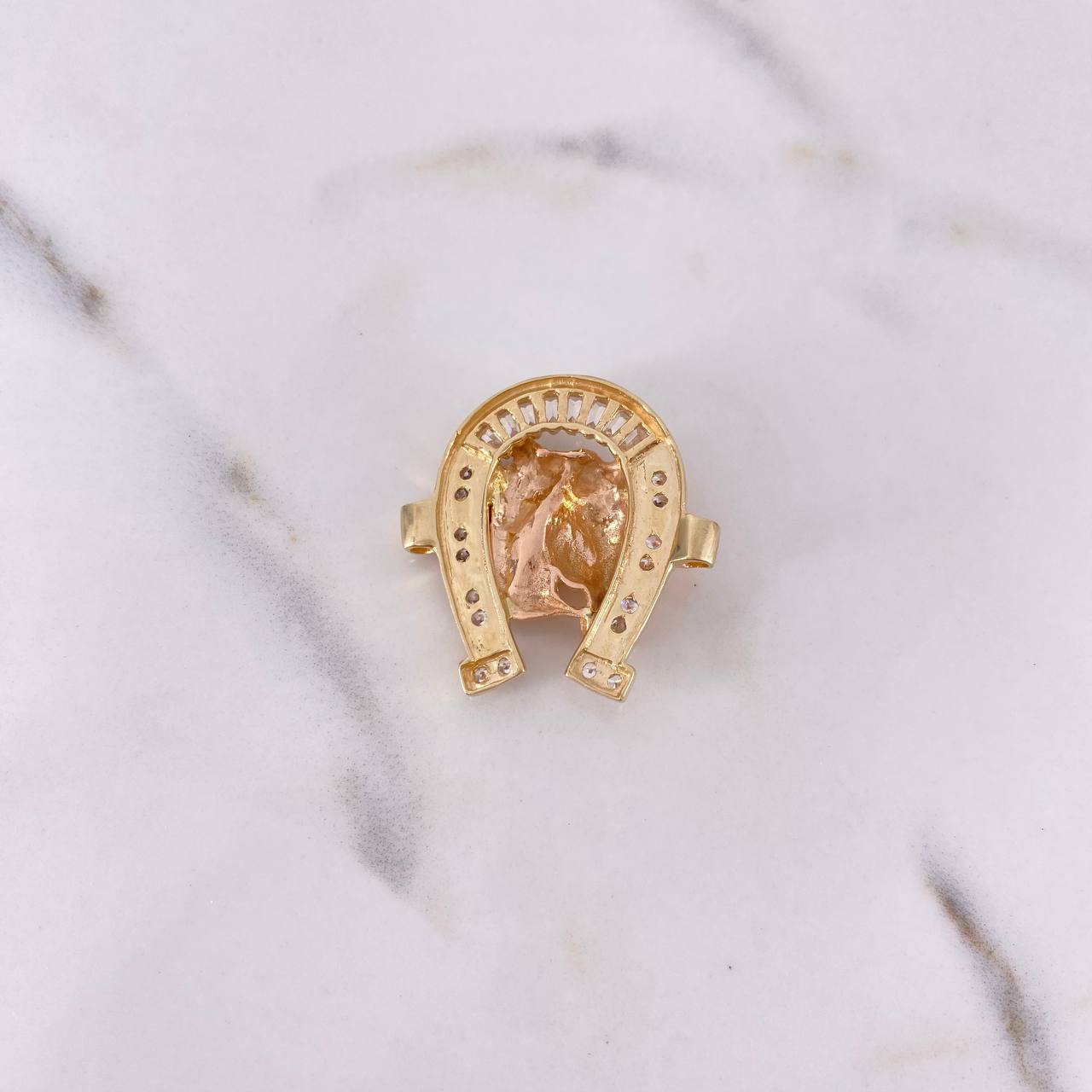 Herraje Herradura Caballo 8.65gr / 2.7cm / Circones Blancos Tres Oros 18K $