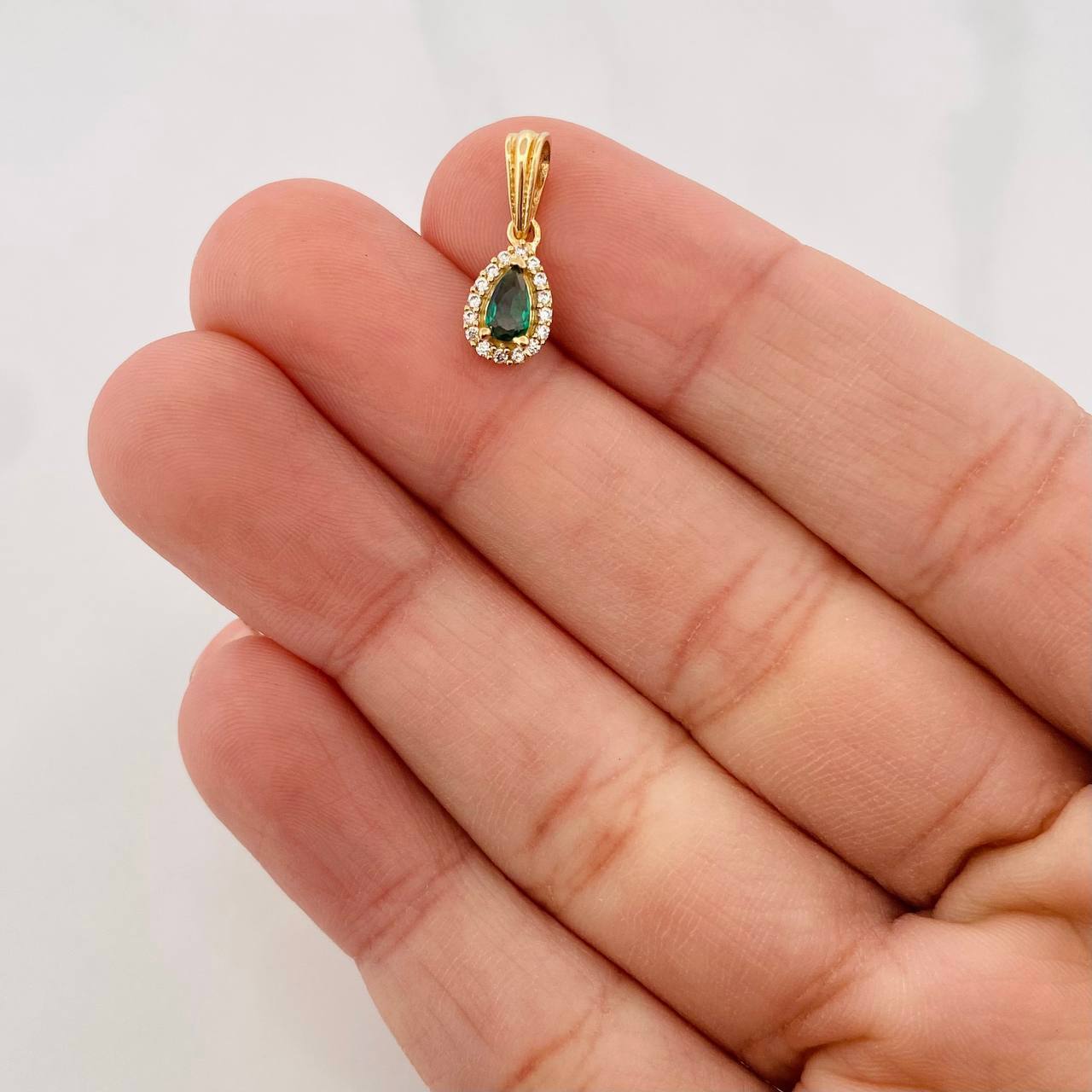Dije Halo Lágrima 0.7g / 1.5cm Oro Amarillo 18K