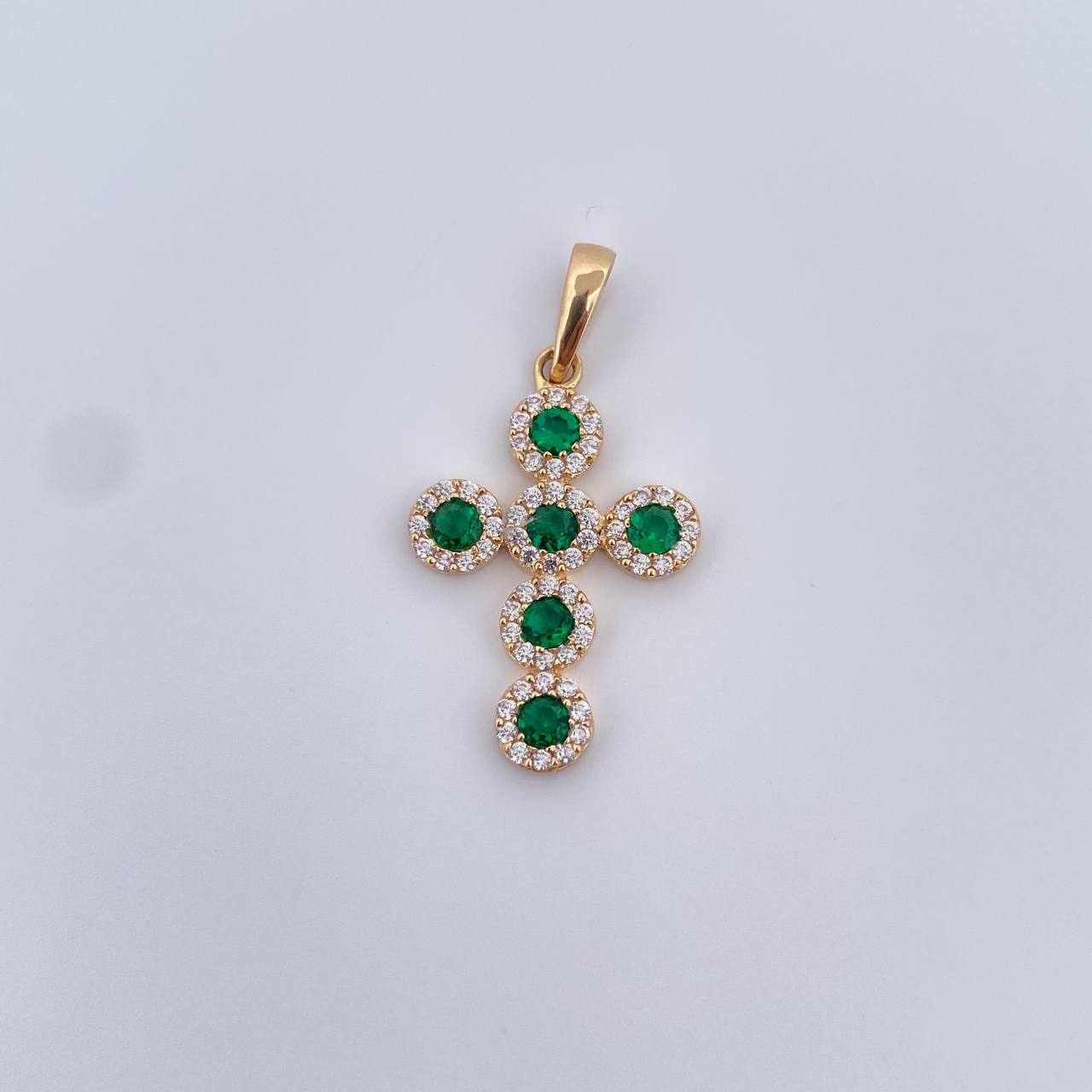 Dije Cruz Tupida 2.25gr / 3.2cm / Circones Blancos Verdes Oro Amarillo 18K &