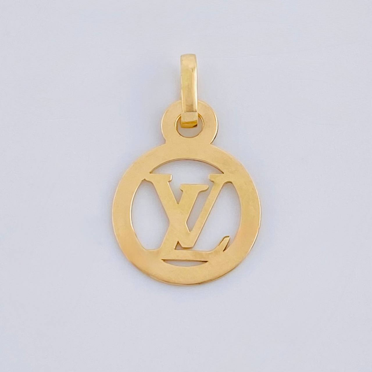 Dije Circulo Letra 0.5 g / 2 cm Oro Amarillo 18K