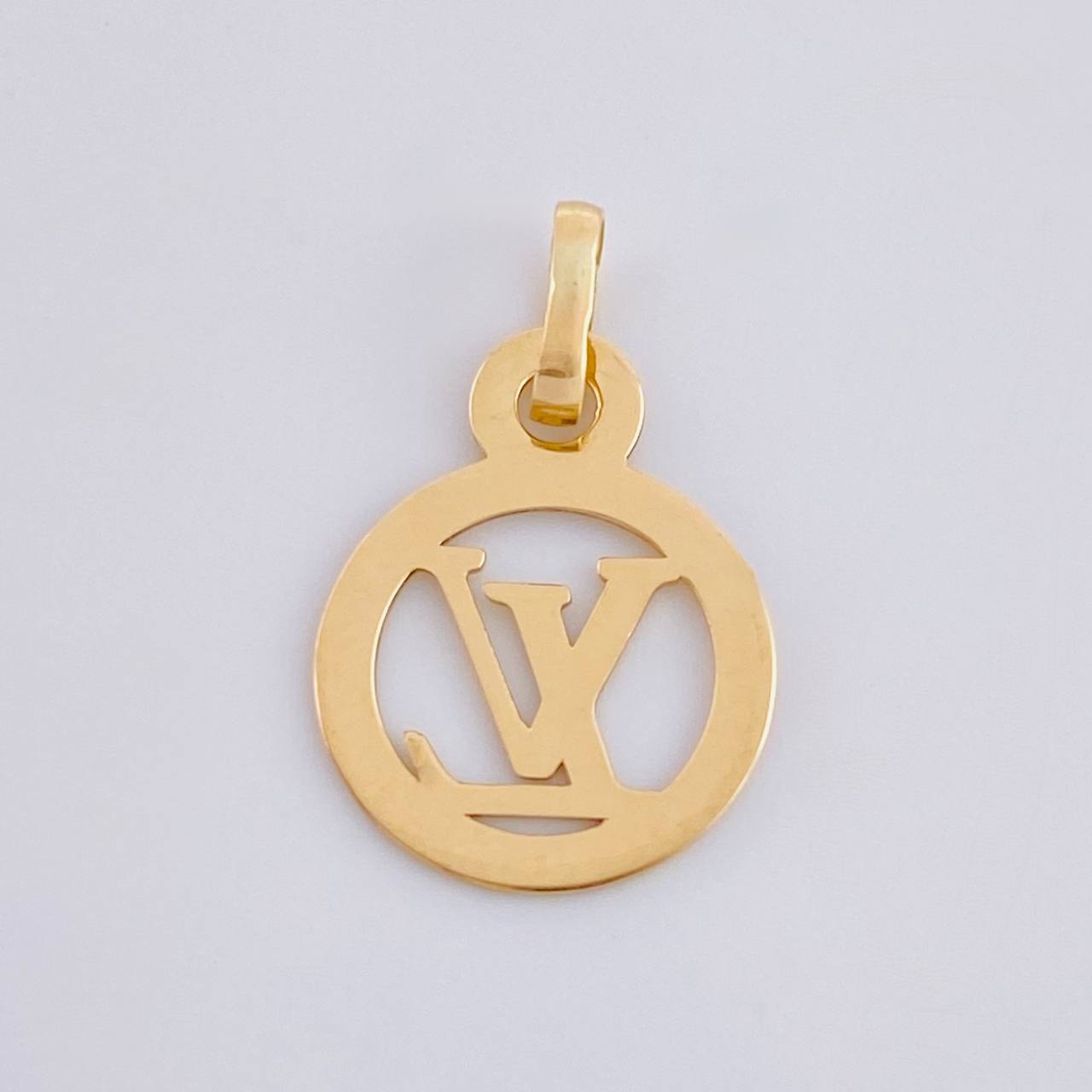 Dije Circulo Letra 0.5 g / 2 cm Oro Amarillo 18K