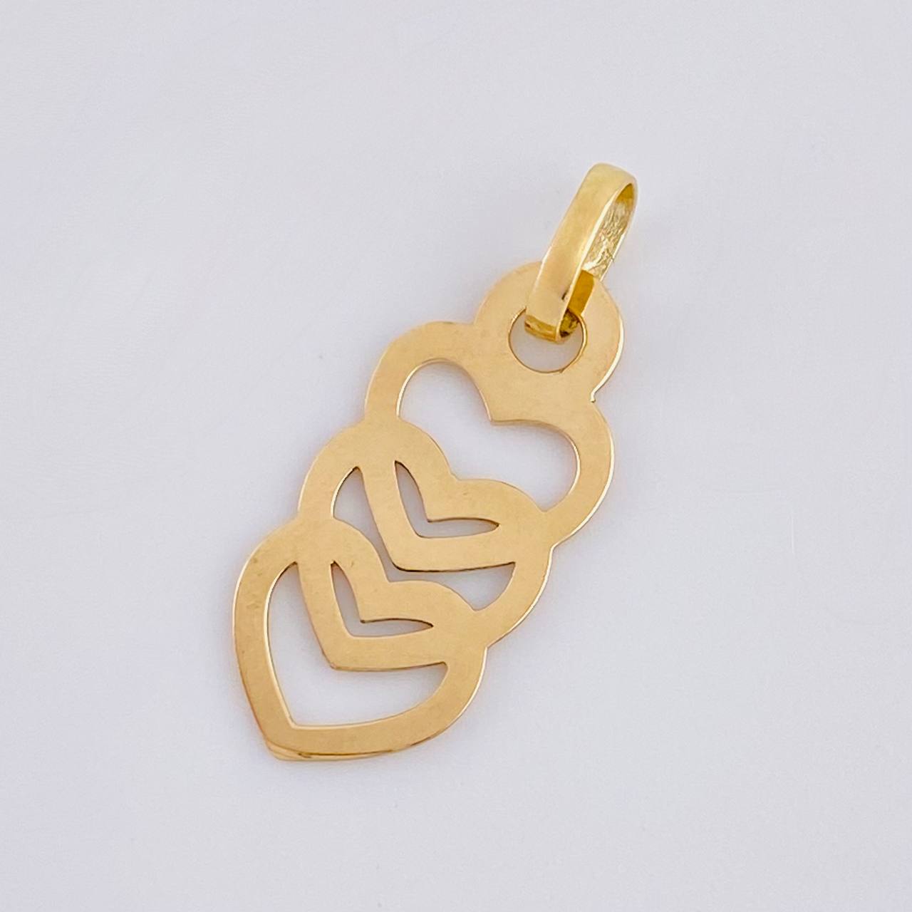 Dije Trio Corazones Silueta 0.5 g / 2.1 cm Oro Amarillo 18K